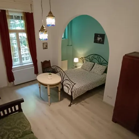 Heritage Harmony With Free Parking Apartment *